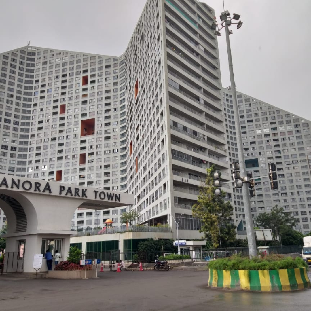 Amanora Park Town Hadapsar apartments